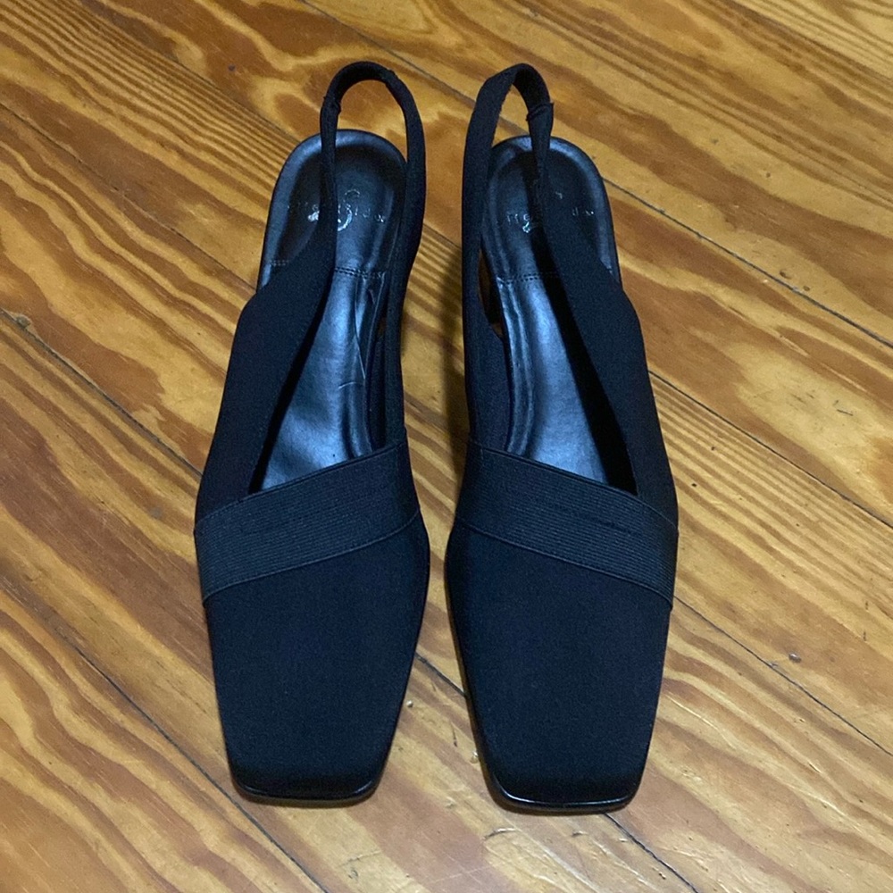 Women’s sling back pumps